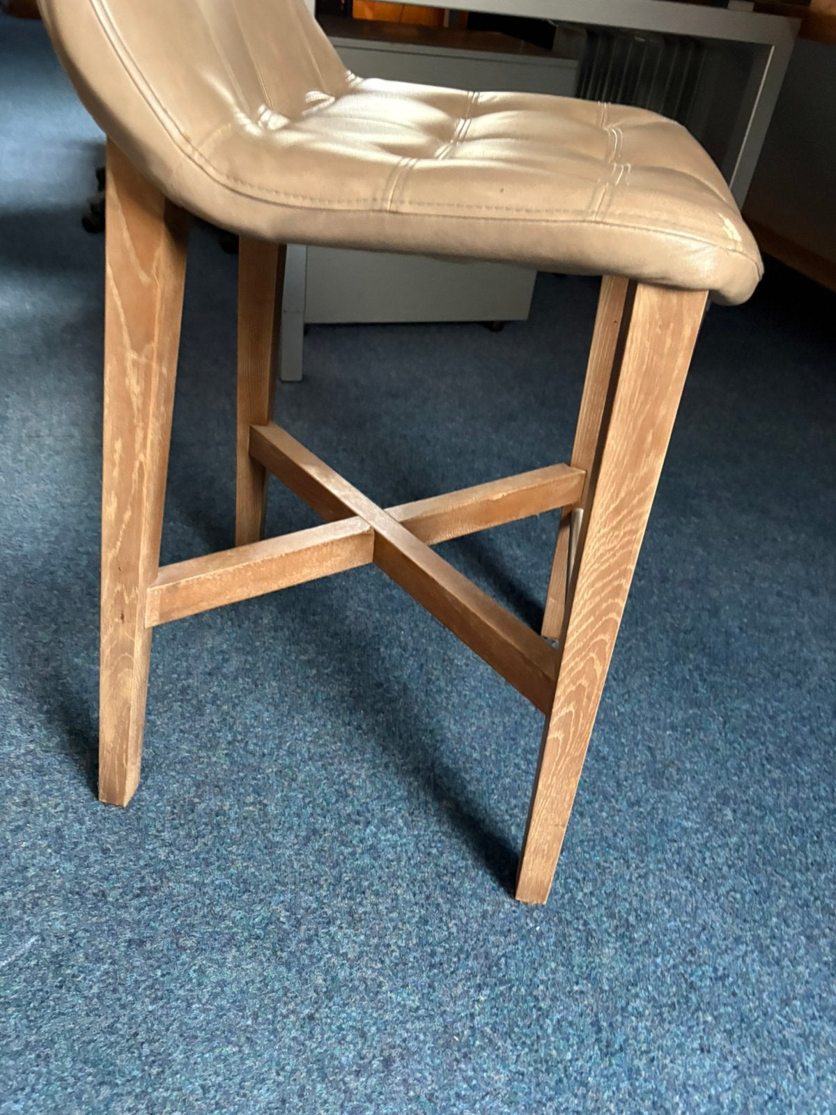 Beige stevige barkrukken, Kunststof, Gebruikt, Met voetsteun, 60 tot 90 cm