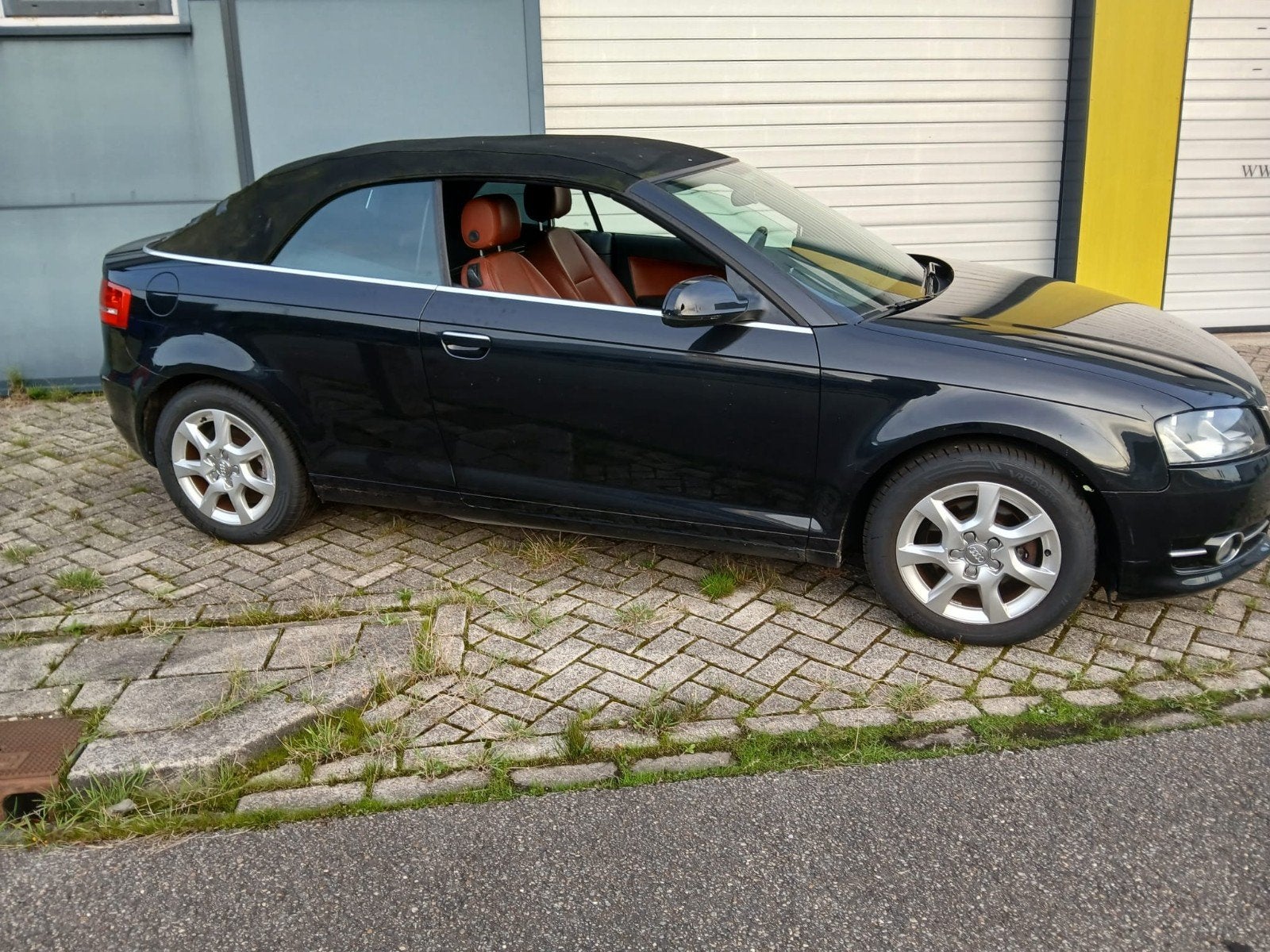 Audi A3 1.2 TFSI 77KW Cabriolet 2011 Zwart, Auto's, Voorwielaandrijving, 4 cilinders, Cabriolet, 4 stoelen