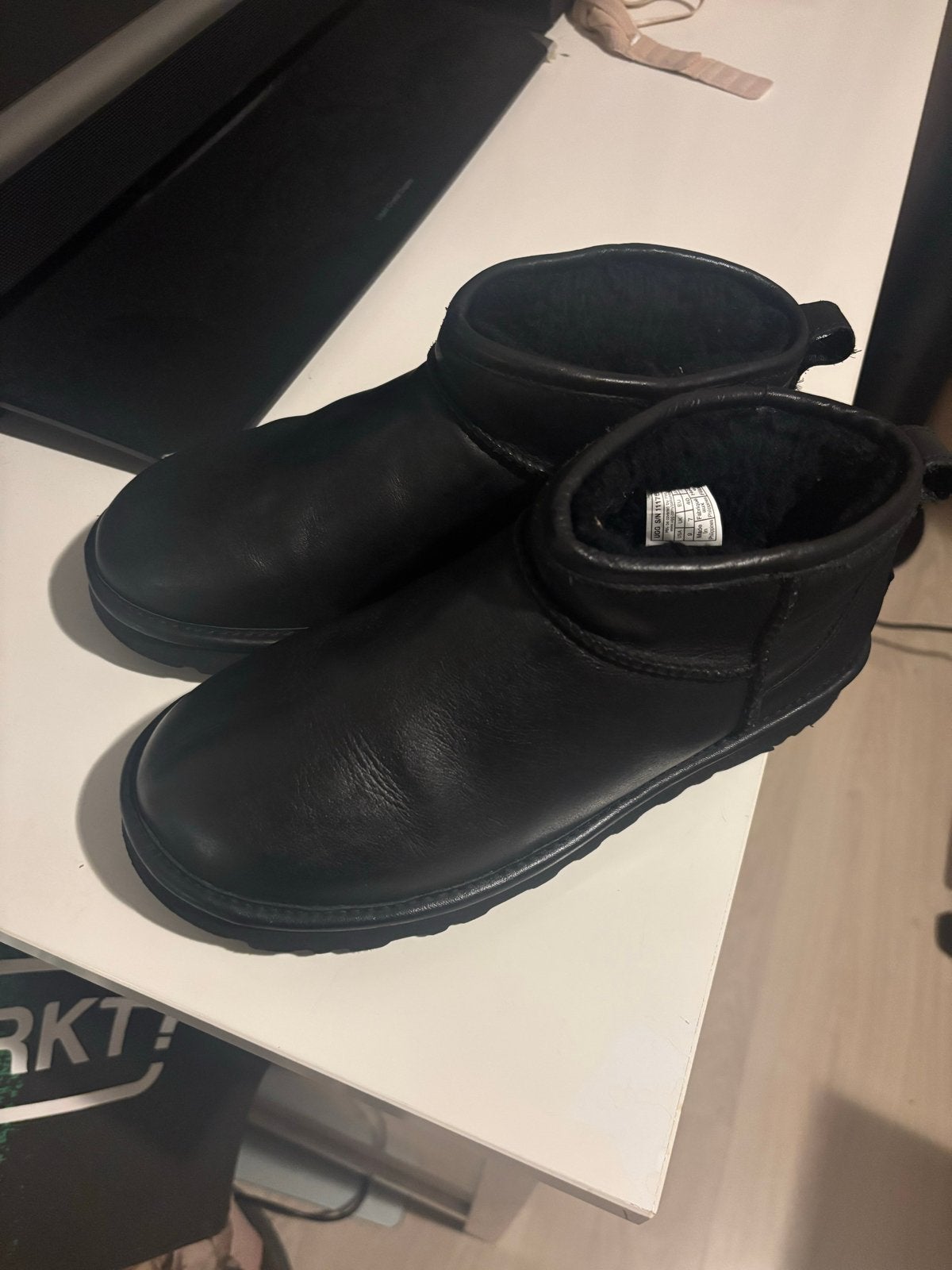 Nieuwe Ugg Classic Mini laarzen - Zwart, Zwart, Lage of Enkellaarzen, Nieuw, Ophalen of Verzenden