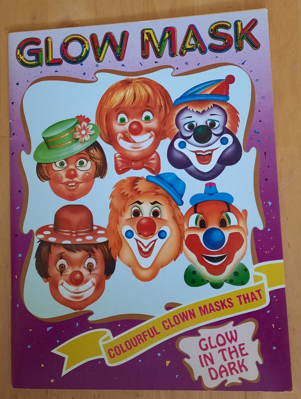 Glow Mask - 6 Kleurrijke Clown Maskers, Ophalen of Verzenden, Gebruikt