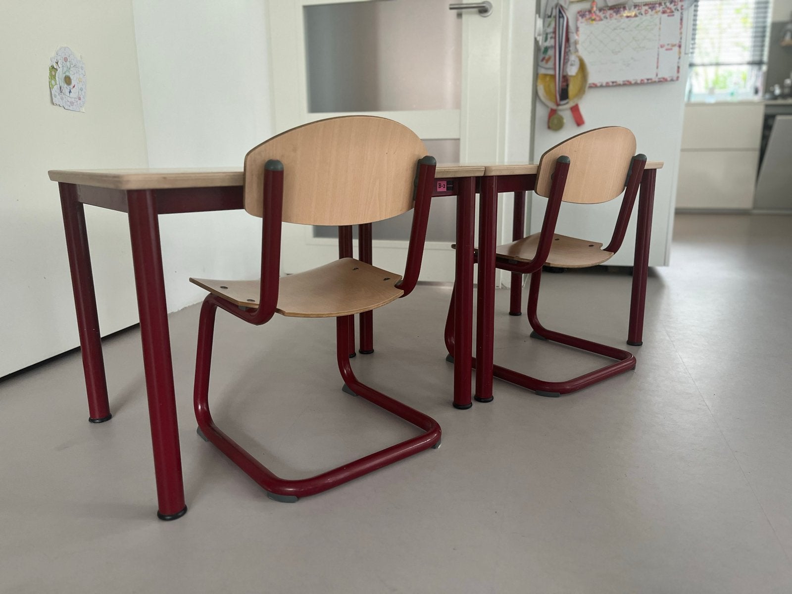 2x Kindertafel en 2x Kinderstoel, Kinderen en Baby's, Kinderkamer | Tafels en Stoelen, Ophalen, Gebruikt, Tafel(s) en Stoel(en)