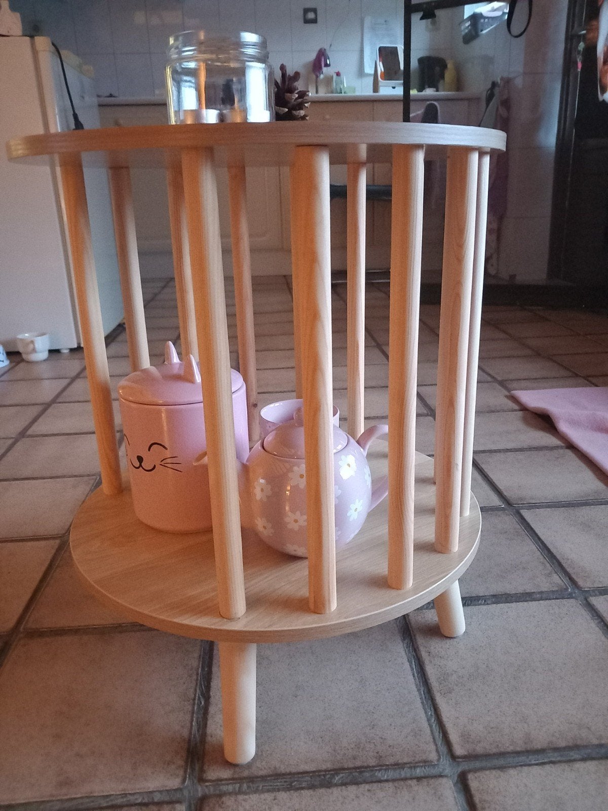 Stijlvolle ronde bijzettafel van hout inclusief inhoud, Minder dan 55 cm, Modern, Scandinavisch, Rond, Zo goed als nieuw