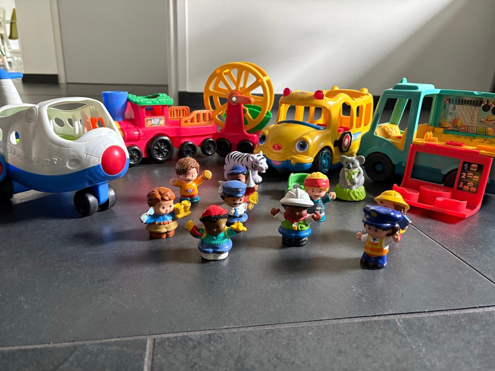 Fisher-Price Little People speelset met voertuigen en figure, Ophalen, Zo goed als nieuw, Met licht