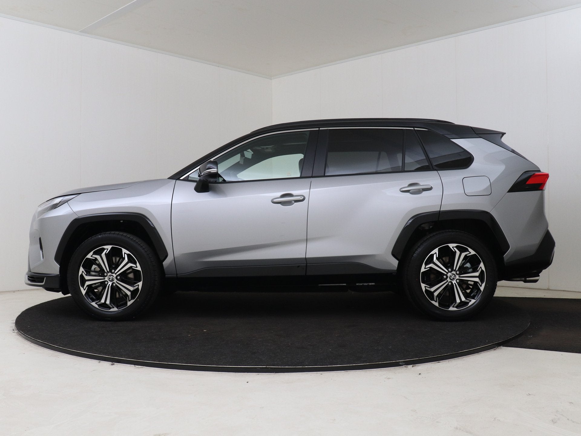 Toyota RAV4 2.5 Plug-in Hybrid AWD Bi-Tone Plus | BTW voertu, Automaat, 12 maanden, 4 cilinders, Adaptive Cruise Control