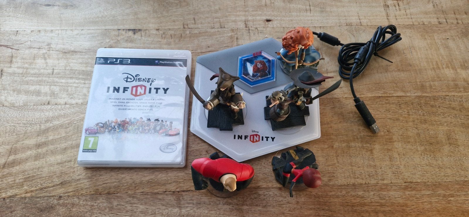 Disney Infinity PS3 Starter Pack met extra figuren, Avontuur en Actie, Gebruikt, 2 spelers, Eén computer