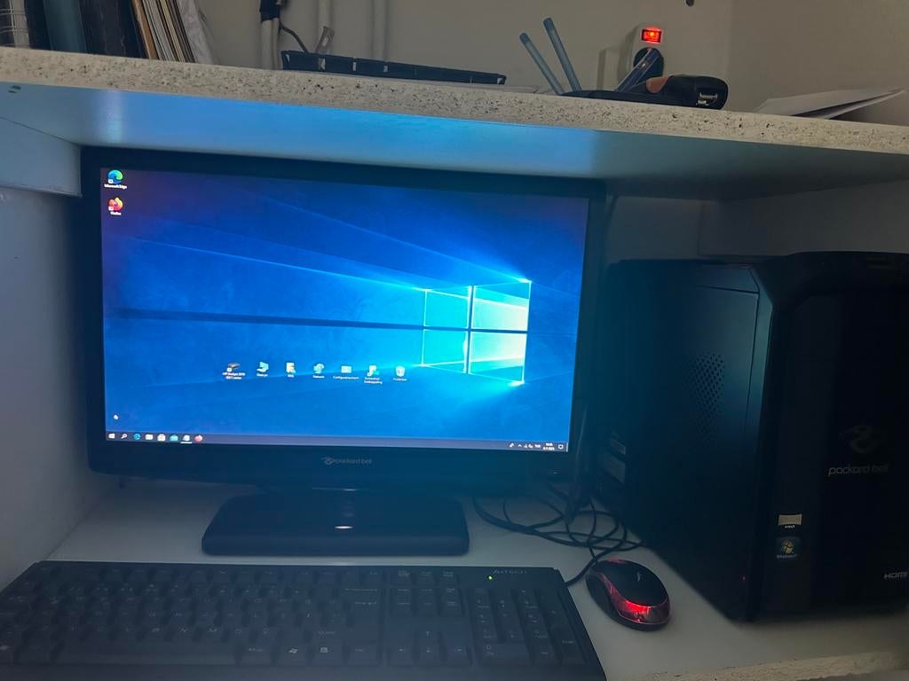 Packard Bell Desktop PC met Windows 10 en monitor, Gebruikt, HDD, Minder dan 2 Ghz, Ophalen of Verzenden