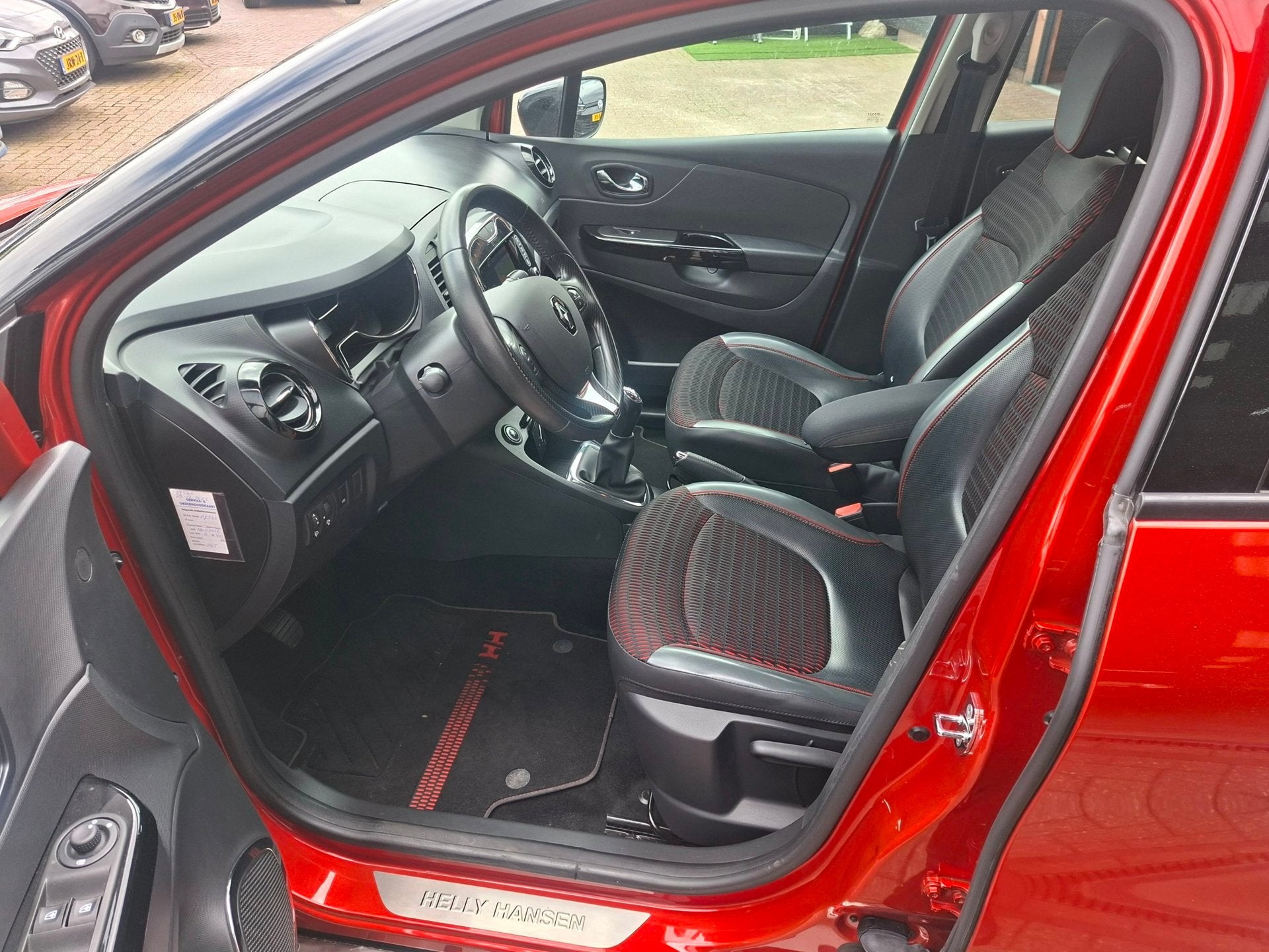 Foto 9 van Renault Captur 0.9 TCe Helly Hansen Camera Trekhaak