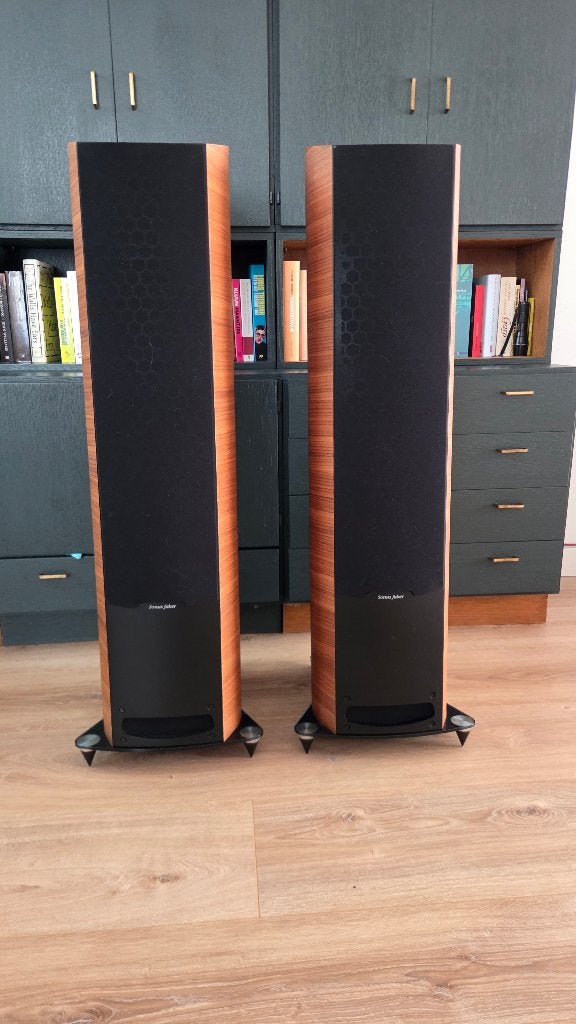 Sonus faber Venere 2.5 - notenhout – absolute nieuwstaat, Vloerstaande luidspreker, Inclusief standaarden, Zo goed als nieuw, Ophalen