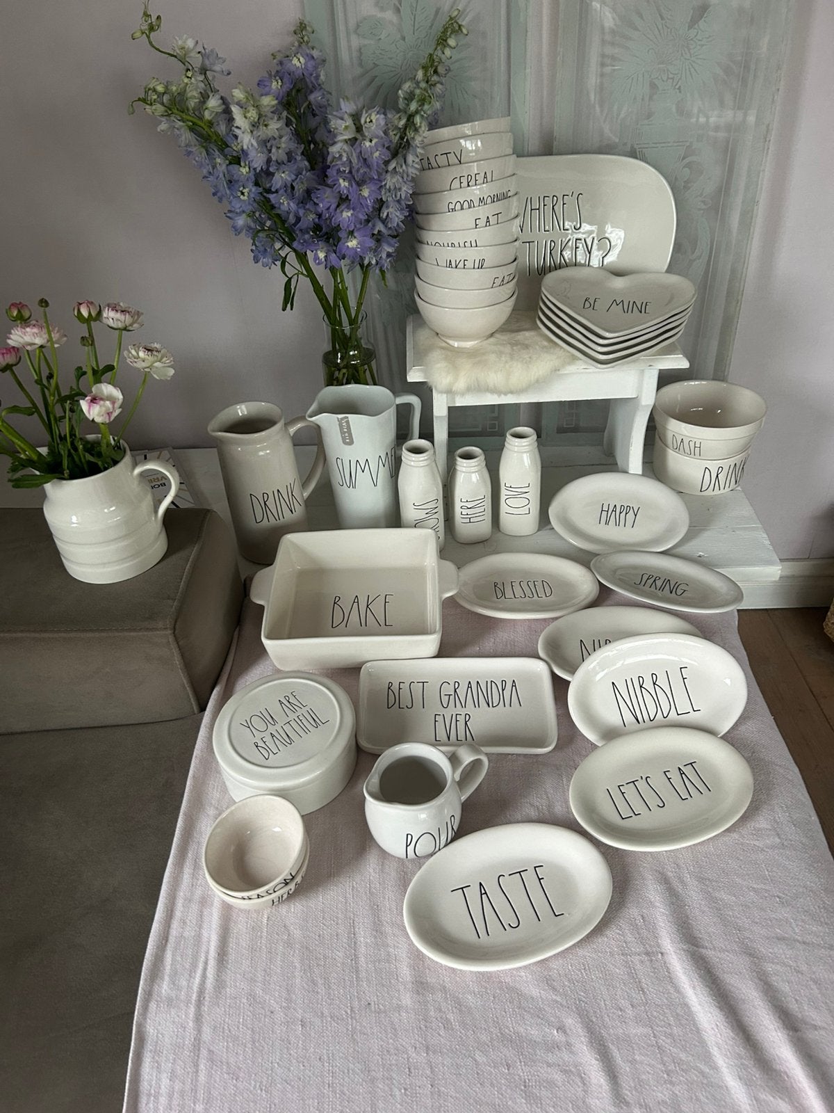 Rae Dunn by magenta izgst Amerikaans servies, Ophalen, Keramiek, Zo goed als nieuw, Overige stijlen