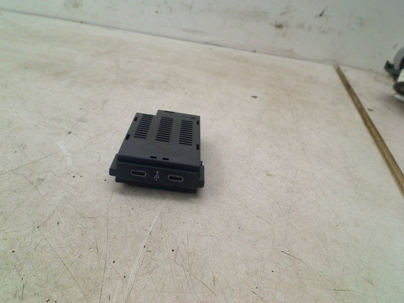 Usb Hub AUX Volkswagen Polo VI (AW1) 2023 2G6035736, Gebruikt, Volkswagen, Volkswagen AG, Kundenbetreuung@volkswagen.de
