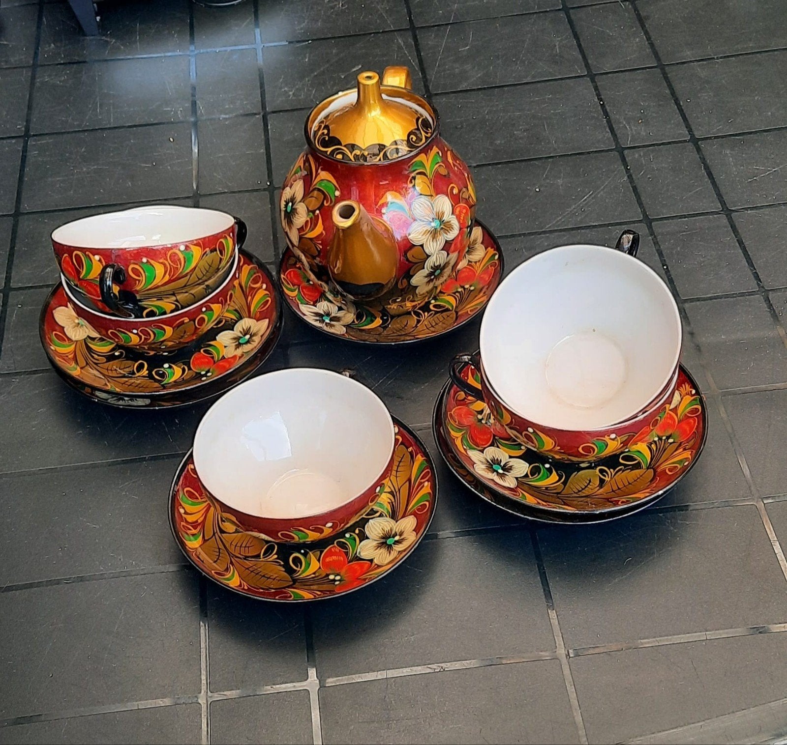 Prachtig Russisch theeservies met bloemmotief, Ophalen