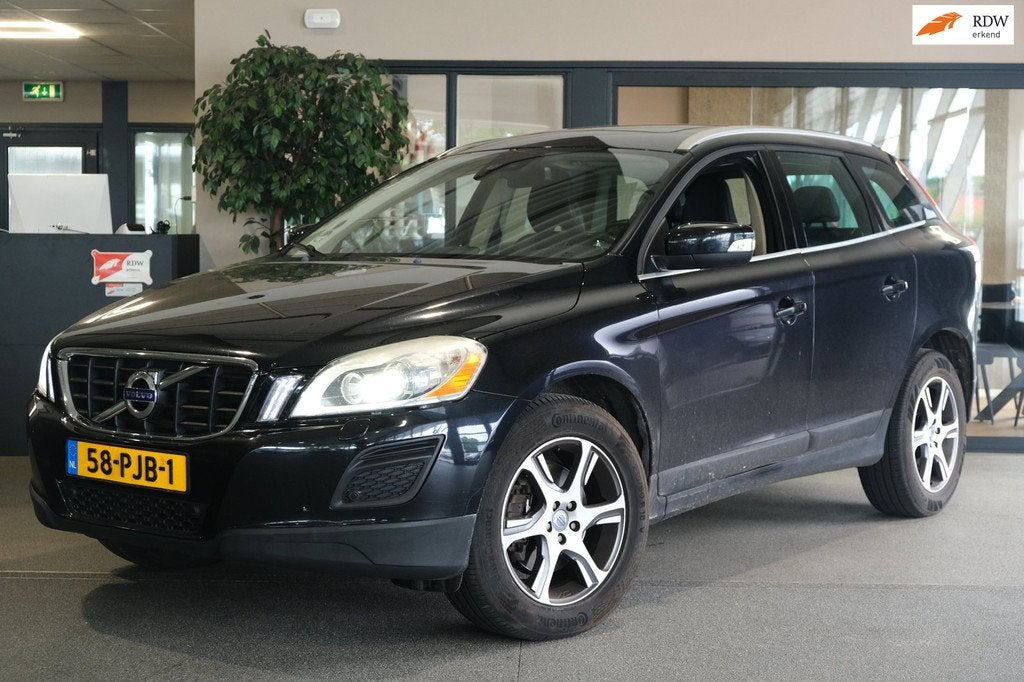 Volvo XC60 2.4 D5 AWD Summum AUT Pano Navi Trek Leder Cruise, Auto's, Automaat, Euro 5, Gebruikt, Zwart