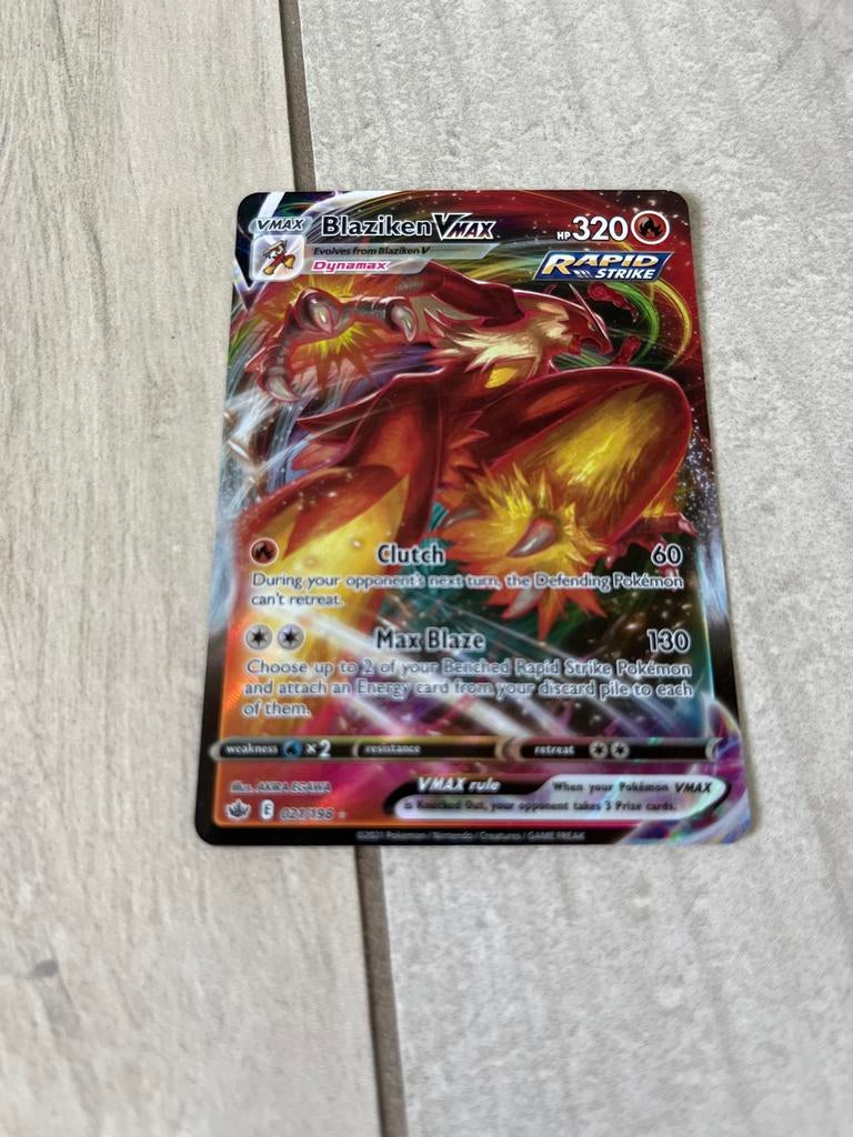 Blaziken VMAX Pokémon Kaart - Rapid Strike (320 HP), Ophalen of Verzenden, Zo goed als nieuw, Losse kaart