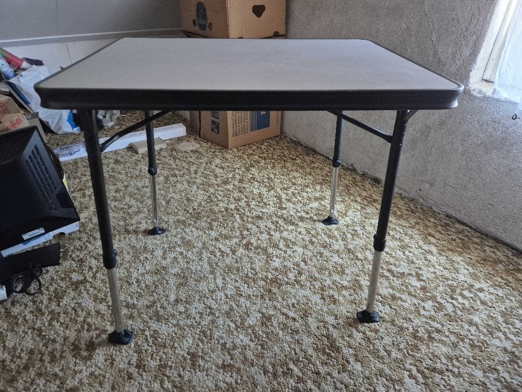 Campingtafel met inklapbare en uitschuifbare poten, Ophalen, Zo goed als nieuw, Campingtafel