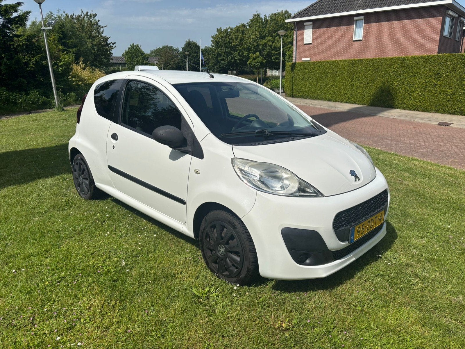 Peugeot 107 1.0 12V E-vti 68PK 3DR 2012 Wit APK TM OKT AIRCO, Auto's, Peugeot, Particulier, Airconditioning, Benzine, A, Hatchback