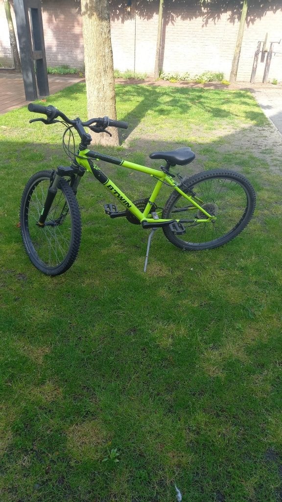 B'twin mountainbike, 24 inch, Decathlon Netherlands B.V.Hoogoorddreef 15 (Gebouw Amerika)1101 BA Amsterdam, Klantenservice@decathlon.com