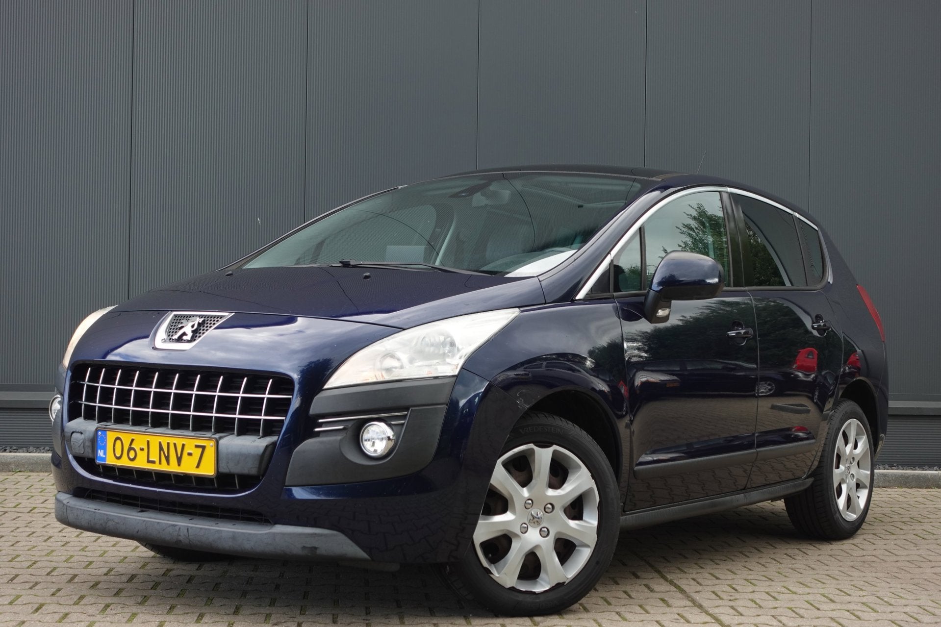 Peugeot 3008 1.6 VTi ST PANO/LEDER/NAVI, Voorwielaandrijving, Gebruikt, Zwart, 4 cilinders