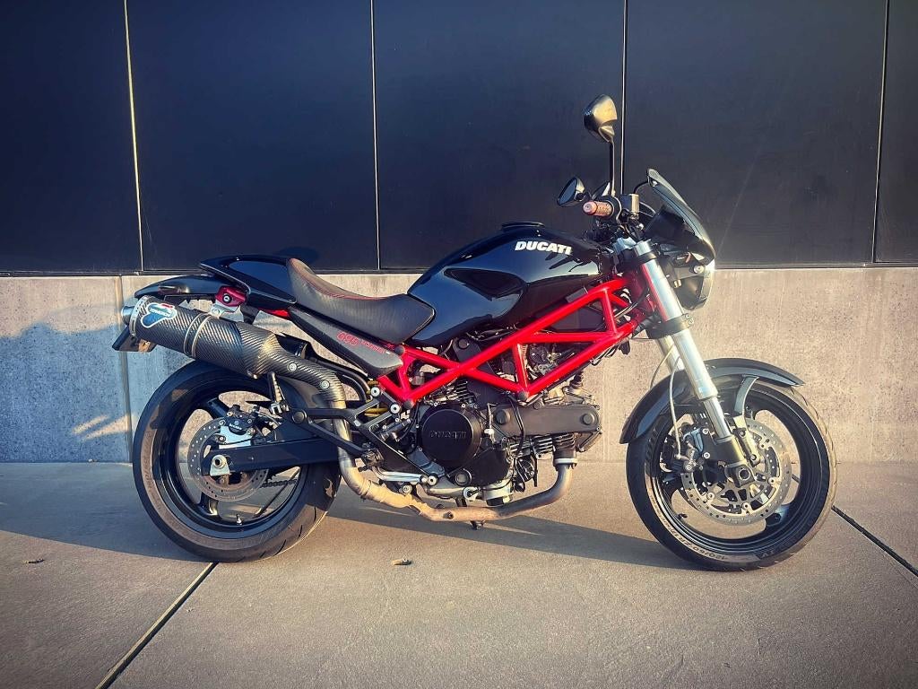 Ducati Monster M695 - topstaat incl veel extra's, 2 cilinders, Sportuitlaat, Bedrijf, Meer dan 35 kW