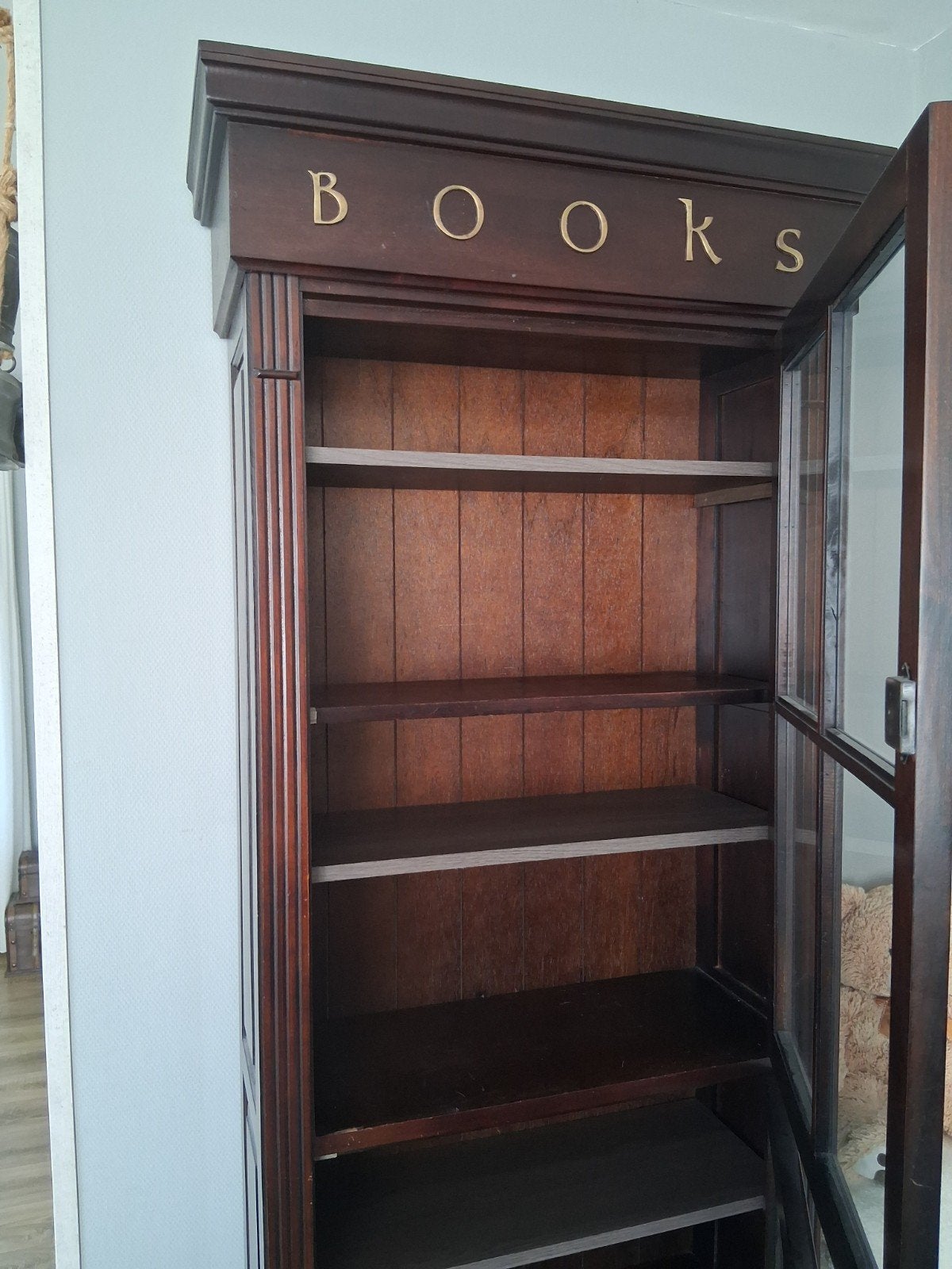 Books/Vitrine kast, Ophalen