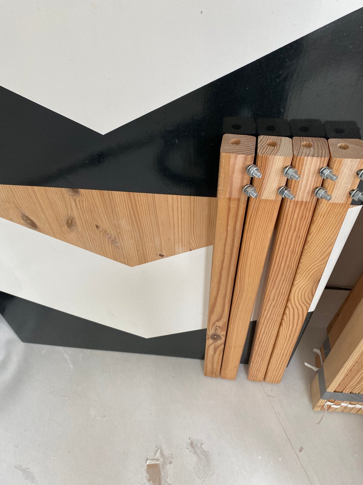 Te koop IKEA Ingo tafel+ 4 IKEA Frosta krukken, Ophalen, Gebruikt, Minder dan 25 mm, Plank
