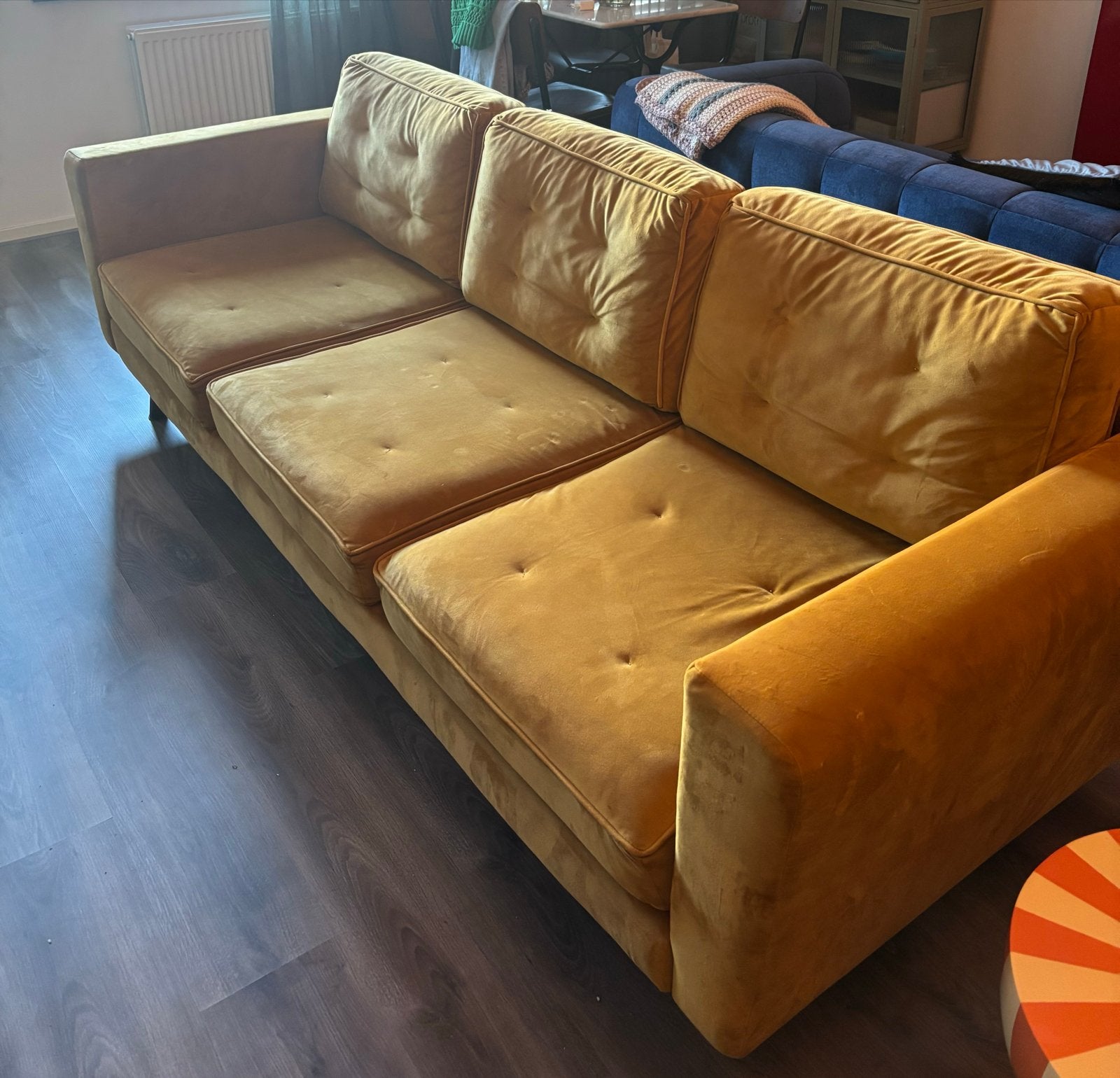 Oker gele driezitsbank van stof, gebruikt, Huis en Inrichting, Ophalen, Gebruikt, Driepersoons, 75 tot 100 cm