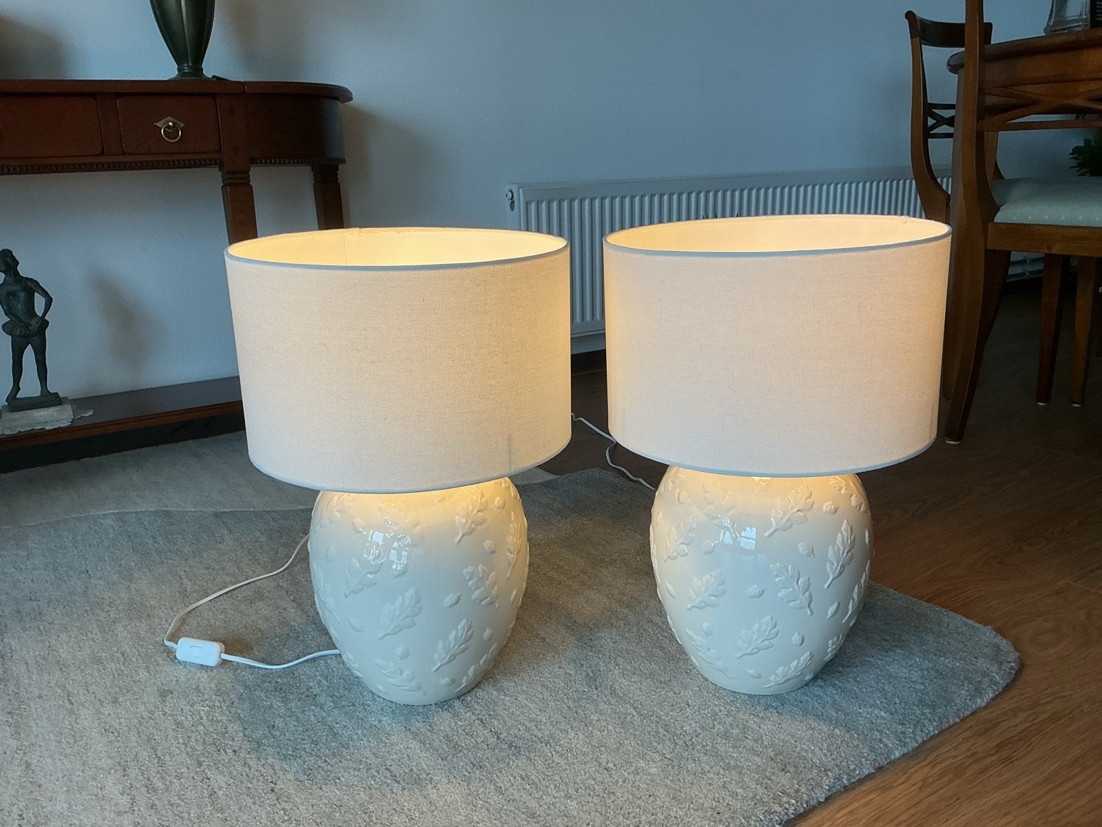 Set van 2 LAURA ASHLEY tafellampen met nieuwe kappen, Huis en Inrichting, Overige merken, Keramiek, Zo goed als nieuw, Met kap