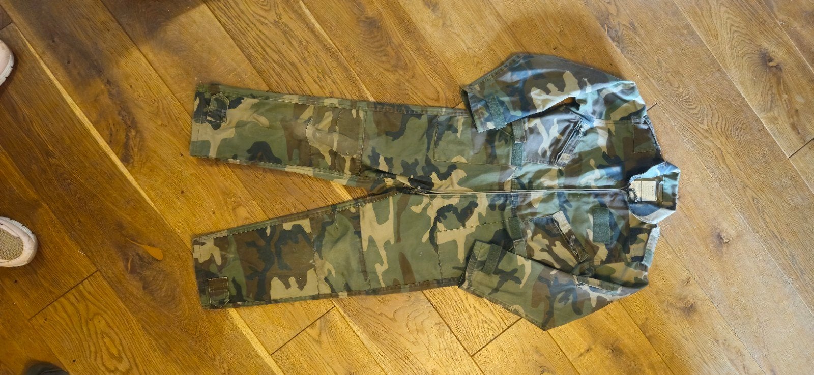 Camouflage pak maat 140 - Leuk voor Halloween/verkleden, Gebruikt, Jongen of Meisje, Ophalen of Verzenden, Setje