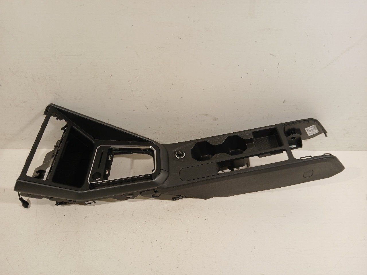 Middenconsole Volkswagen Taigo, Onderdelen@venauto.nl, Van der Ven Autorecycling B.V., Gebruikt, Ettenseweg 76, 4706 PB Roosendaal, The Netherlands