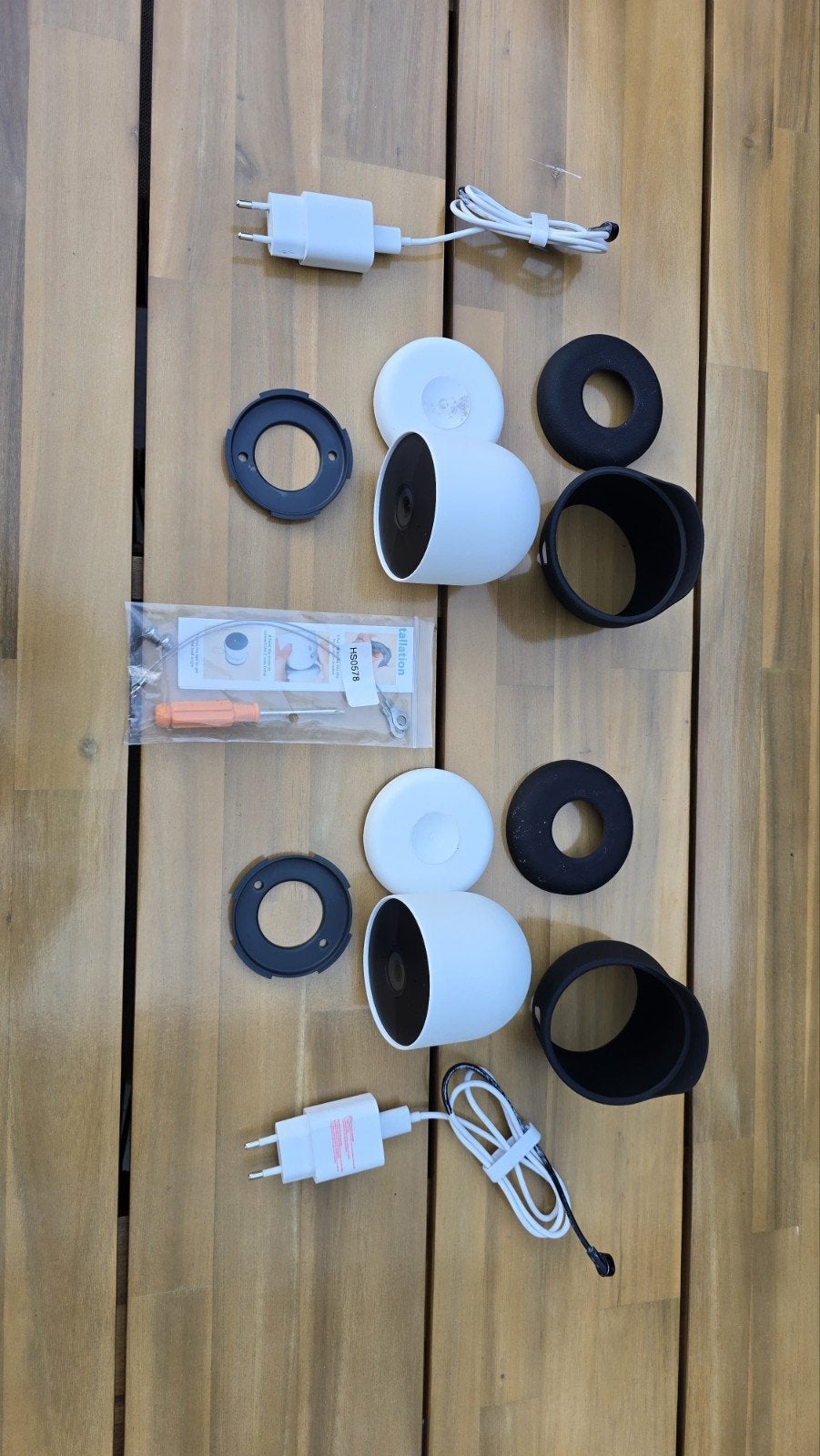 2x Nest Cam Outdoor (1e gen) met extra's en kabels, Ophalen