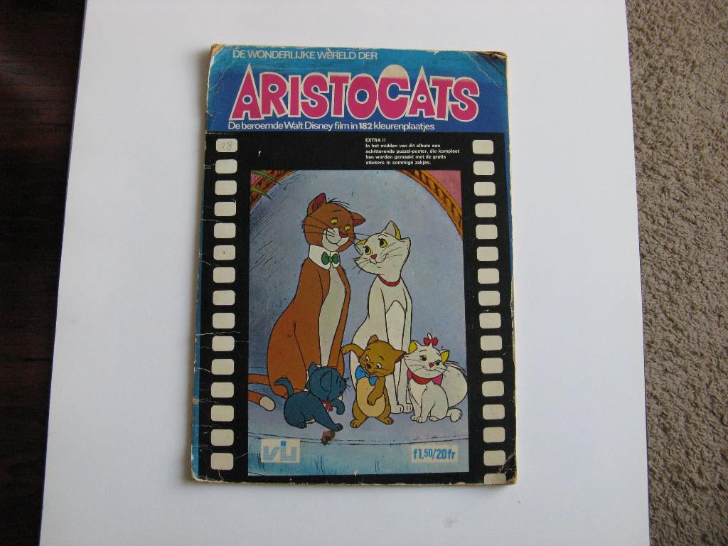 Aristocats 1972 walt disney de wonderlijke wereld, Boeken, Kinderboeken | Jeugd | onder 10 jaar, Ophalen of Verzenden, Gelezen