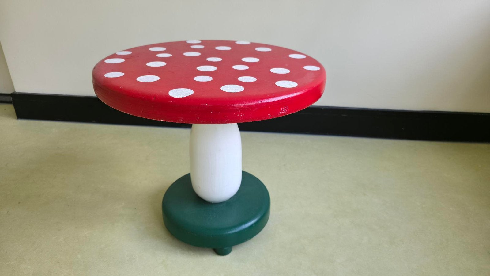 Leuk houten paddestoel tafeltje / bijzettafeltje / krukje, Ophalen of Verzenden, Zo goed als nieuw