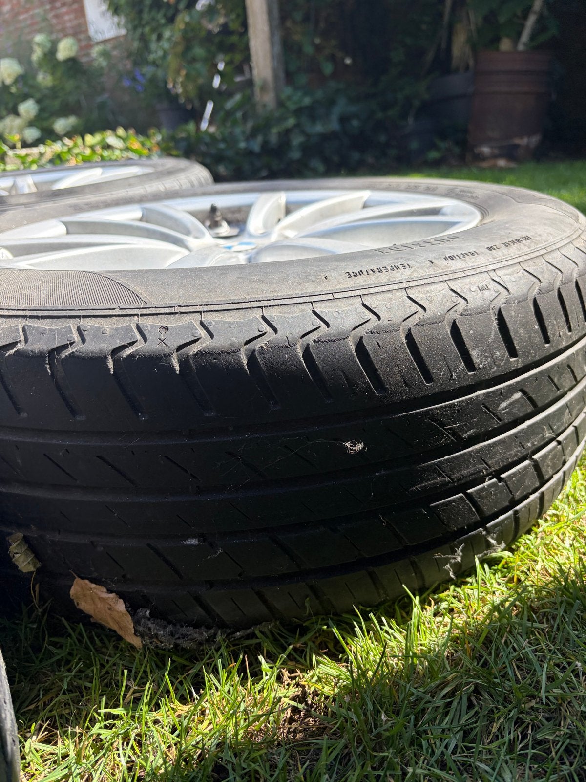 BMW velgen met banden - 16 inch (één velg slecht gespoten), Auto diversen, Auto-accessoires, Ophalen, Gebruikt
