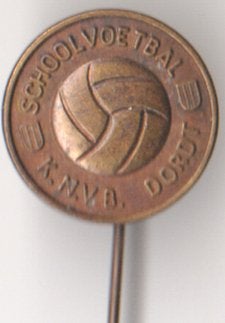 Knvb school voetbal Dordt, Verzamelen, Speldjes, Pins en Buttons, Verzenden, Zo goed als nieuw, Sport