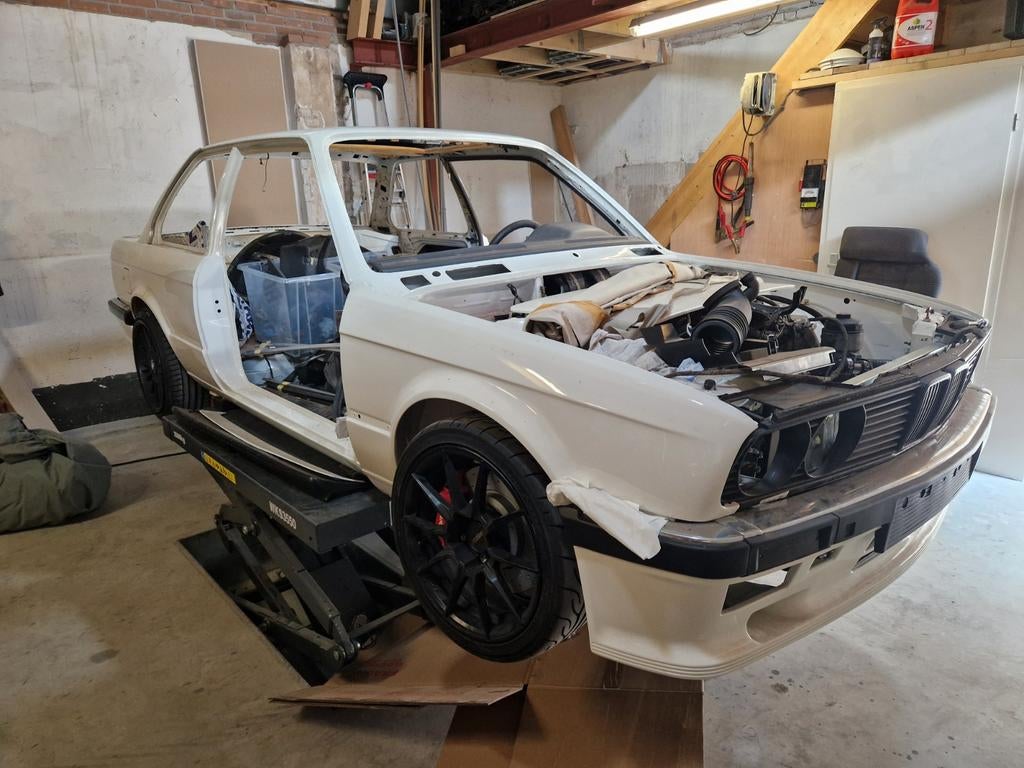 BMW E30 323i 83 Carrosserie met M-Tech 1 set, Alpine Wit, Ophalen, BMW, Bumper