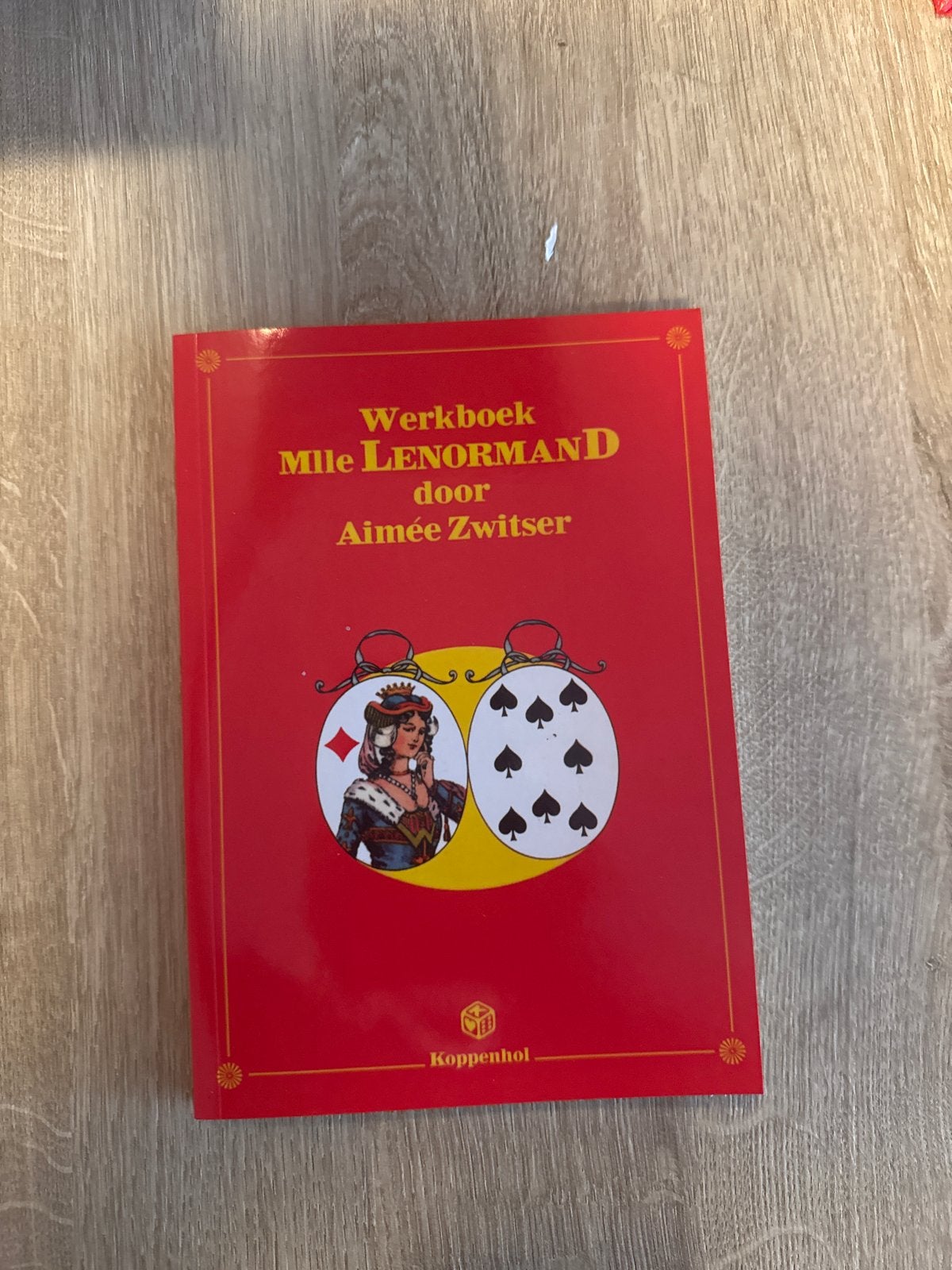 Werkboek Mile Lenormand door Aimée Zwitser, Ophalen of Verzenden, Zo goed als nieuw, Tarot of Kaarten leggen, Instructieboek