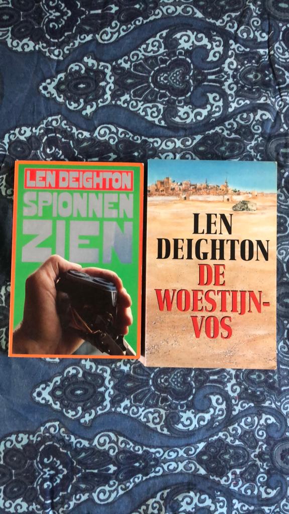 Len Deighton. 2 boeken.  De woestijn vos + spionnen zien, Ophalen of Verzenden, Zo goed als nieuw