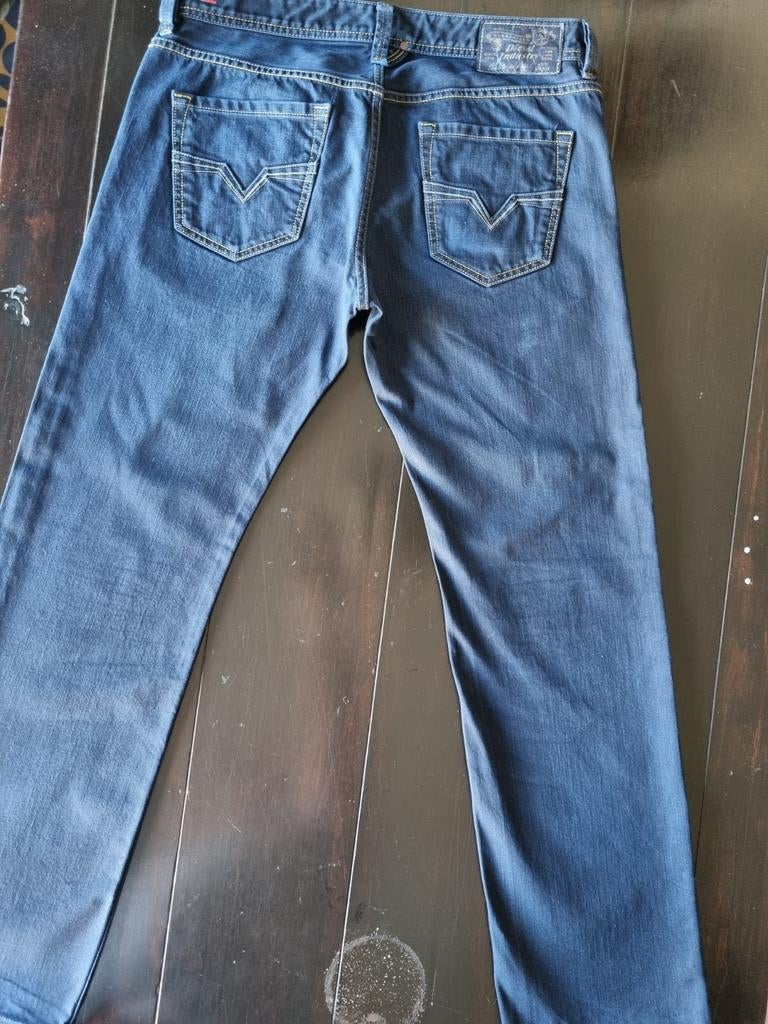 ZGAN CLASSIC DIESEL LARKEE REGULAR STRAIGHT JEANS SIZE 33/32, Kleding | Heren, Spijkerbroeken en Jeans, Diesel, Blauw, Ophalen of Verzenden