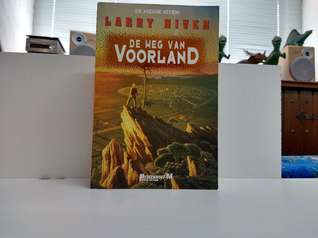 LARRY NIVEN - DE WEG VAN VOORLAND (Nederlandse taal), Verzenden, Gelezen, Larry Niven