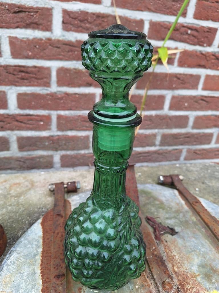 Groene empoli  glazen karaf met druivenmotief, Antiek en Kunst, Antiek | Glas en Kristal, Ophalen of Verzenden