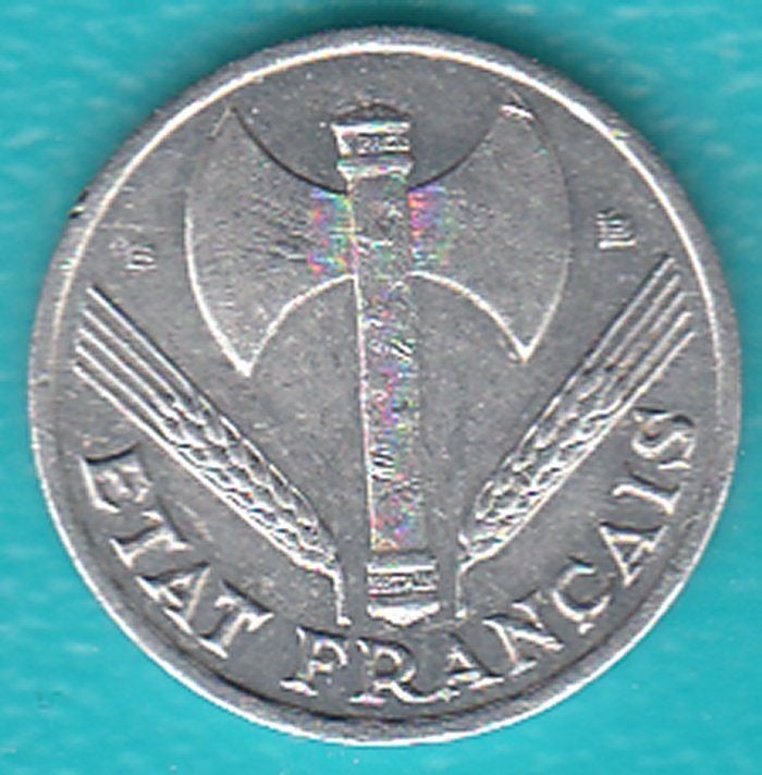 Frankrijk 50 Centimes 1944 Double Bit Axe in munthouder, Ophalen of Verzenden, Frankrijk, Losse munt