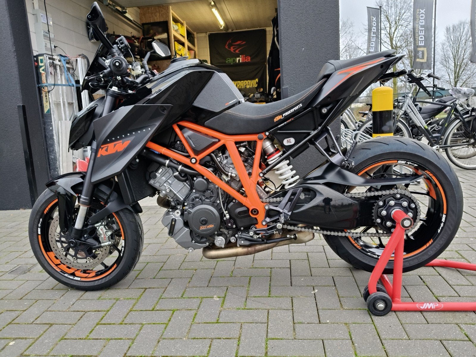KTM Super Duke 1290 R Nieuwstaat, lage km stand., Motoren, Motoren | KTM, 2 cilinders, Motorrijbewijs A, Handvatverwarming, Gebruikt