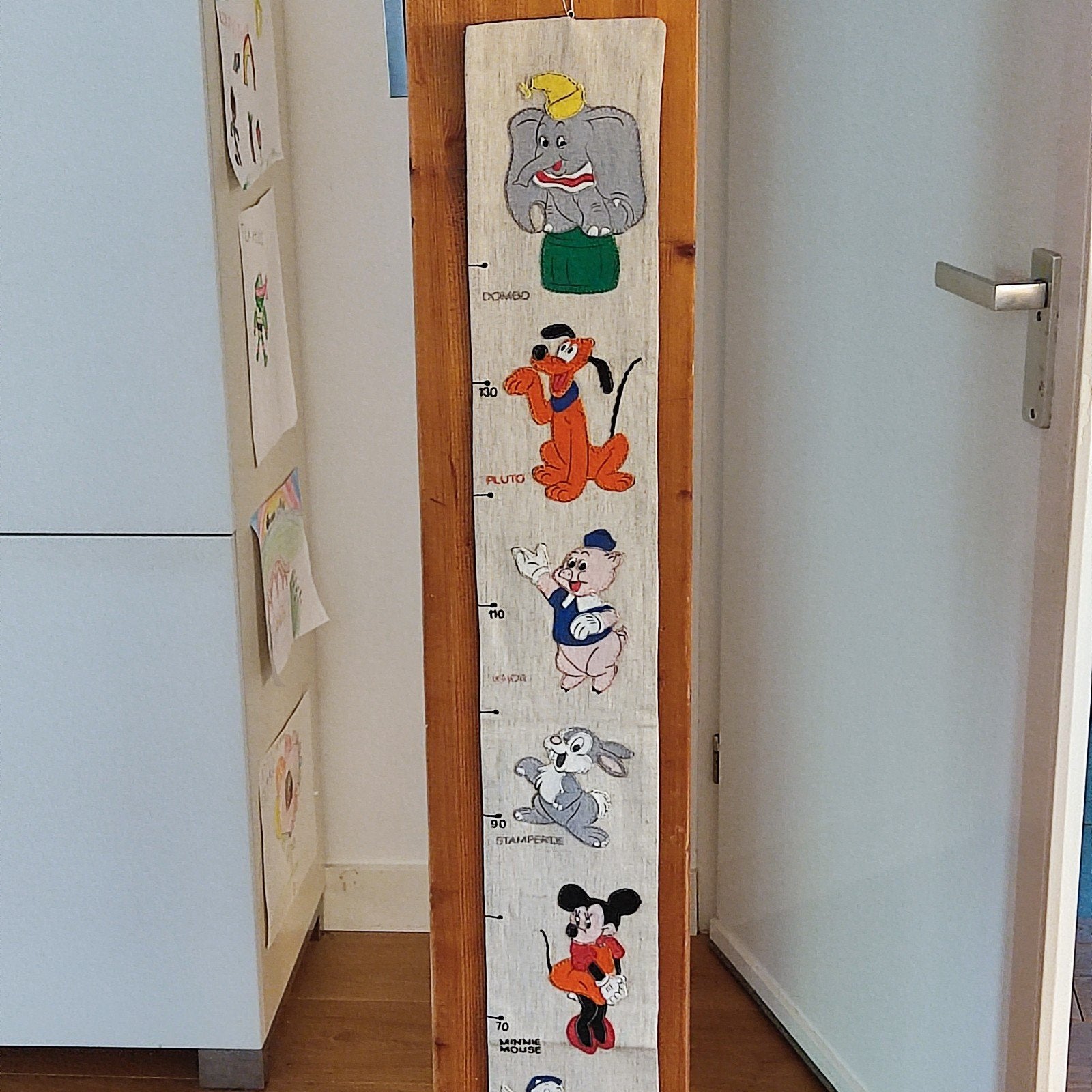 Vintage Disney Groeimeter Stof met Vilt (Jaren '60) ,, Kinderen en Baby's, Gebruikt, Ophalen of Verzenden, Wanddecoratie, Ophangbaar