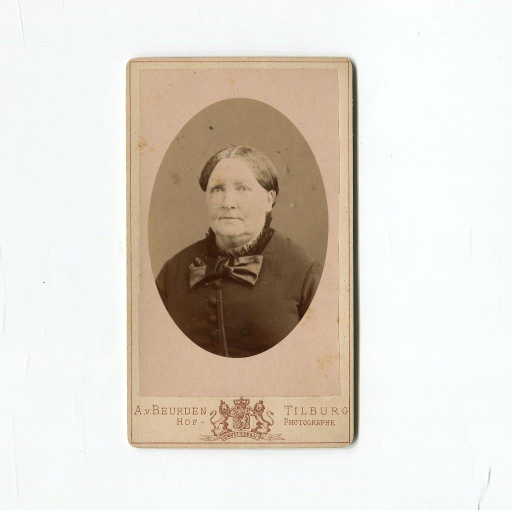 Carte de Visite. A. van Beurden. Tilburg., Foto, Ophalen of Verzenden, Zo goed als nieuw, Voor 1940