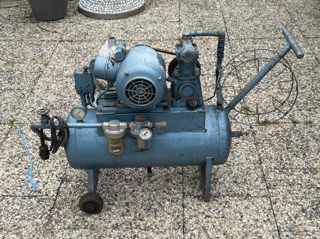 Compressor, 25 tot 100 liter, Ophalen of Verzenden, Zo goed als nieuw, 200 tot 400 liter/min