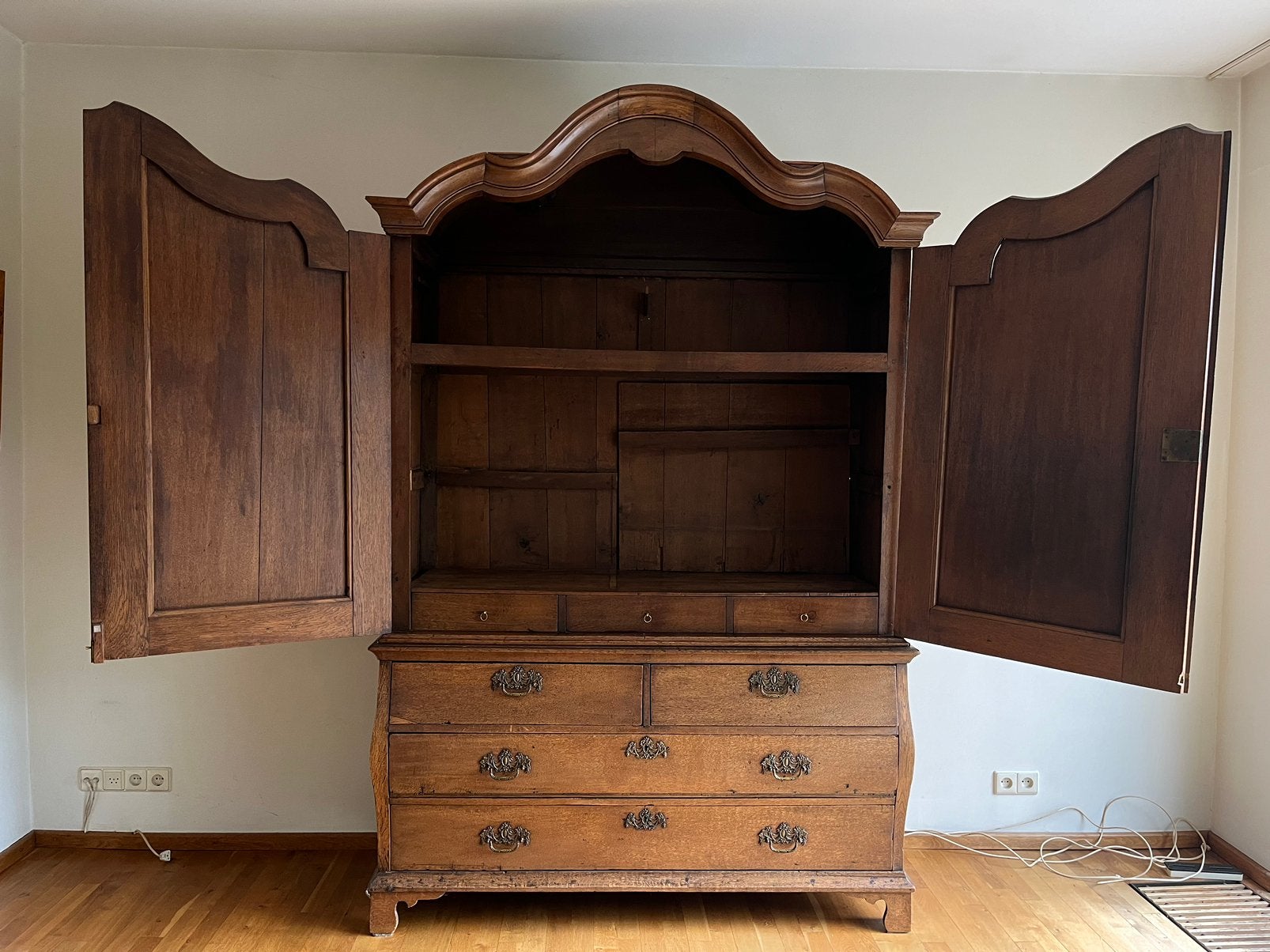 Antieke kabinet, Ophalen