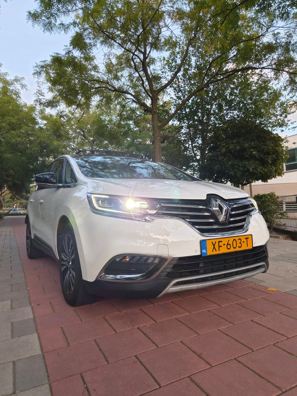 Renault Espace1.6 TCE  200PK / AUT 2015 Massage-stoel /PANO, Automaat, Adaptive Cruise Control, 4 cilinders, 2000 kg