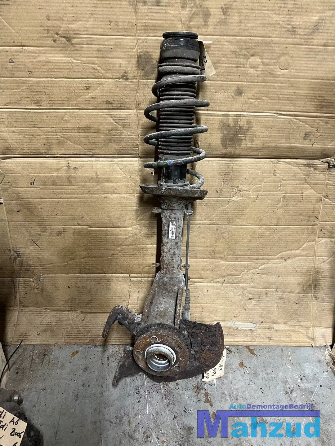 AUDI A3 8L 8L1 links voor veerpoot fuseehuis 1996-2002, Gebruikt, AUDI AG, Auto-Union-Strasse 1
85045  Ingolstadt, DE, Kundenbetreuung@audi.de