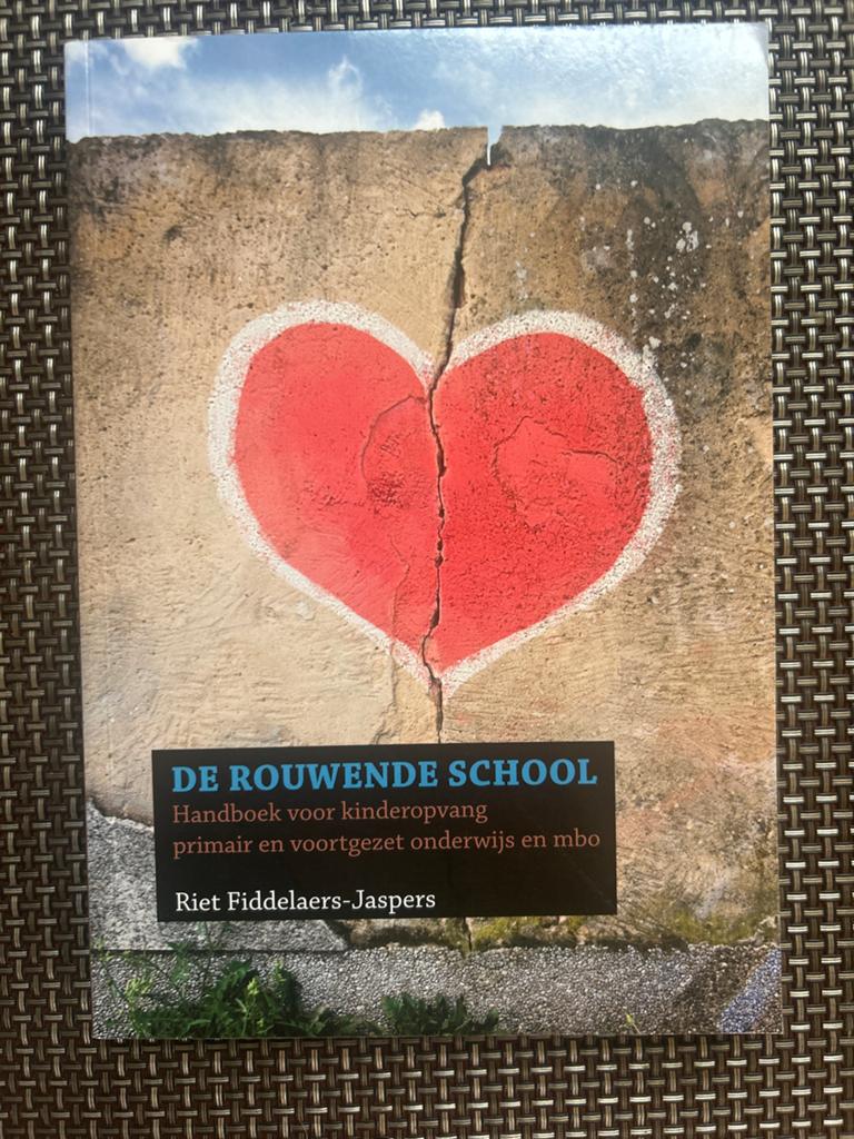 De Rouwende School - Handboek voor kinderopvang, Boeken, Ophalen of Verzenden, Zo goed als nieuw
