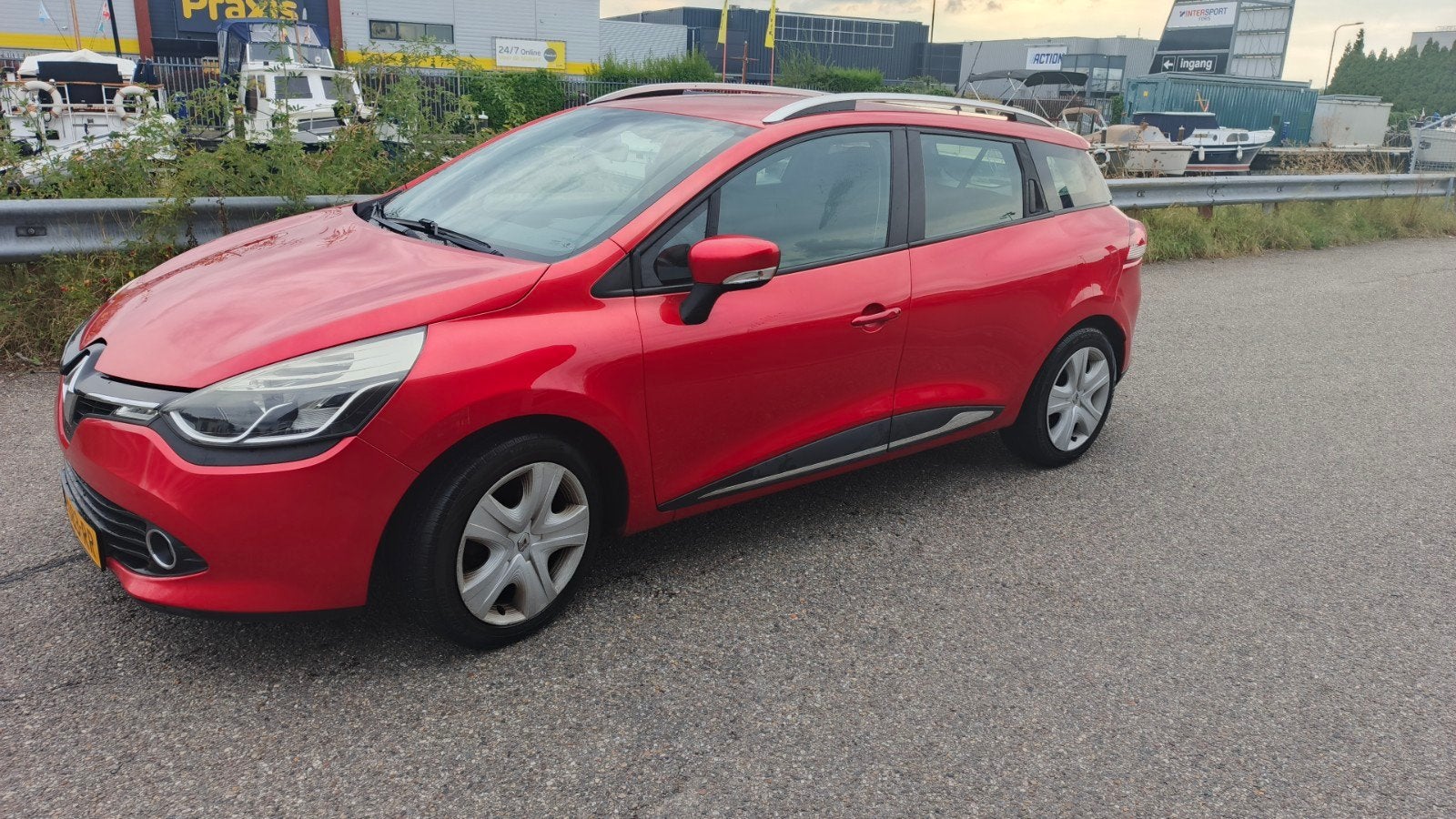 Renault Clio 0.9 TCE 90 Estate 2014 Rood, Voorwielaandrijving, 898 cc, Handgeschakeld, Particulier