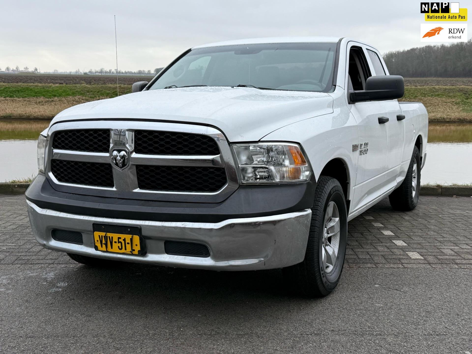 Dodge Ram 1500 5.7 V8 4x4 Quad Cab 6'4, Auto's, Automaat, Stof, Gebruikt, 5654 cc